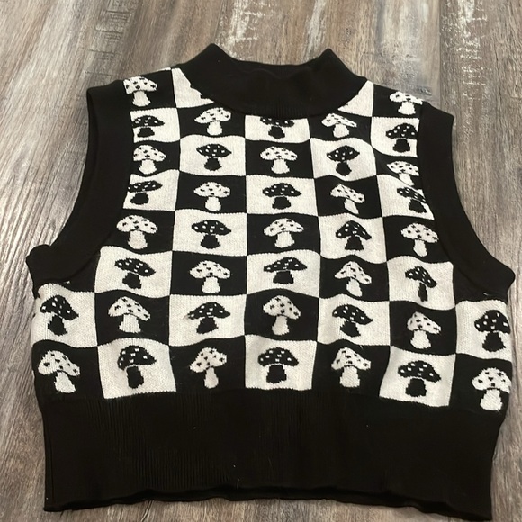 Forever21 checkerboard mushroom sweater vest medium - Picture 6 of 9